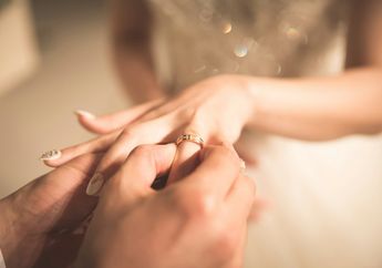 Hukum Tunangan Sebelum Pernikahan dalam Islam, Boleh Atau Haram?