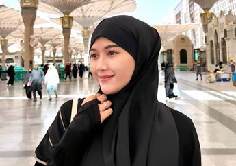 Umroh Bareng Suami Tercinta, Erina Gudono Tampil Santun dengan Abaya Hitam dan Belt Hermes