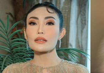 Bak Bertabur Kristal Berkilau, Ayu Dewi Tampil Memukau Kenakan Gaun Payet Rancangan Desainer Papan Atas