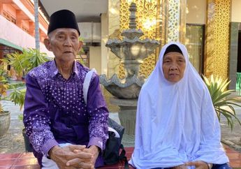 Kisah Inspiratif Pasangan Lansia di Bojonegoro yang Berhasil Naik Haji dari Tabungan Uang Parkir, Selalu Ingat untuk Bersedekah