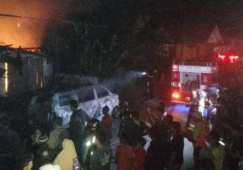 Kronologi Kebakaran Mobil di Tambak Banyumas hingga Merembet ke Rumah Warga, Damkar Kroya Turun Tangan, Sopir Diduga Melarikan Diri