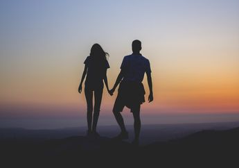 3 Shio Paling Sumringah Hari Ini Senin 20 Mei 2024, Shio Ular Berada di Puncak Asmara