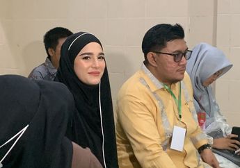 Hadiri Sidang Cerai Perdana dengan Aditya Zoni, Yasmine Ow Bikin Pangling Kenakan Hijab Syari