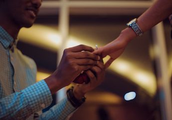 4 Arti Mimpi Tunangan dalam Kehidupan Asmara, Tanda Hubungan Cinta Kian Menggebu-gebu!