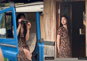 Kecantikannya Tak Ada Obat, Yuk Intip Potret Kim Go Eun Syuting Iklan di Garut