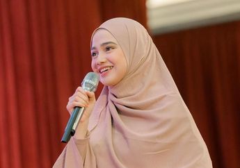 Adem Banget, Cantiknya Syifa Hadju Tampil dengan Hijab Syari Saat Ikut Kajian Agama