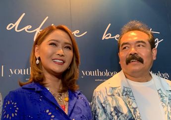 RIP, Inul Daratista Bawa Kabar Duka, Pajang Foto dengan Adam Suseno di Samping Peti Jenazah