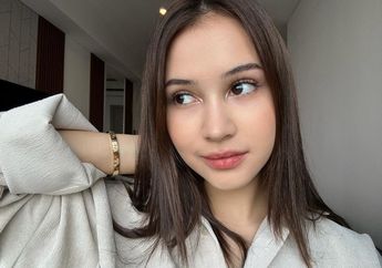 Sandrinna Michelle Pamer Gaya Serba Hitam Kenakan Tas dan Sepatu Branded!