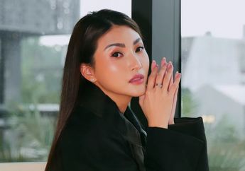 Hadiri Wisuda SMA Sang Putra, Sarwendah Terlihat Kenakan Tas Branded Ratusan Juta