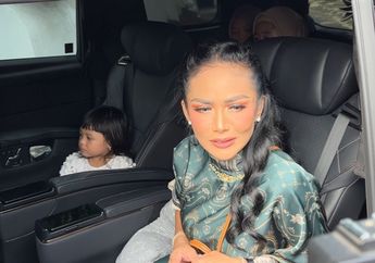 Rayakan Idul Adha 2024, Krisdayanti Bawa Cucu Mudik ke Malang