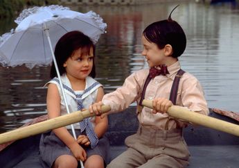 4 Shio Diramal Berjodoh dengan Cinta Monyet Semasa Kecil, Terdeteksi Bucin Sejak Dini!