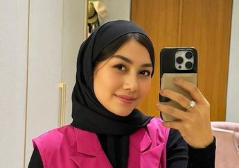 Unggah Foto Berhijab Sehabis Pulang Haji, Nisya Ahmad Bergaya Kenakan Vest Jutaan Rupiah