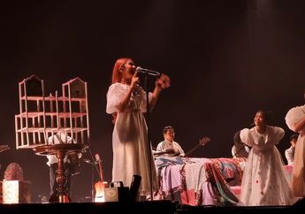 5 Aksi Panggung Nadin Amizah di We The Fest 2024, Konser Berbalut Teatrikal