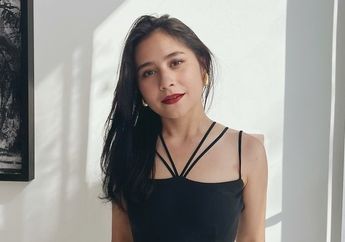 Gaya Prilly Latuconsina Kondangan di Bali, Tampil Serba Hitam Kenakan Slit Dress Memikat