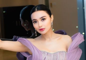 Jadi Wedding Singer di Makassar, Wika Salim Tampil Glamor Berbalut Dress Lilac Off-shoulder