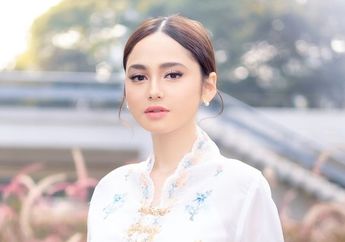 Tampilan Anggun Syifa Hadju Kenakan Kebaya Encim di Hari Kebaya Nasional 2024, Cantik Banget!