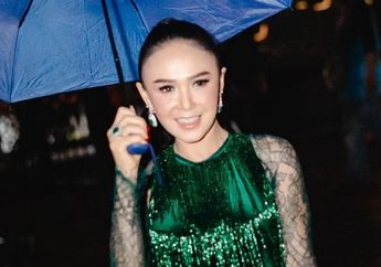 Tampilan Awet Muda Yuni Shara Dipuji bak Peri, Kakak Krisdayanti Tampil Kenakan Dress Hijau Berkilau