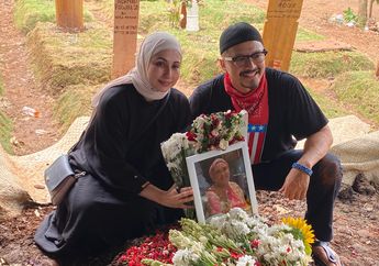 Demi Keluarga, Ferry Maryadi Tegar Melepas Ibunda ke Peristirahatan Terakhir