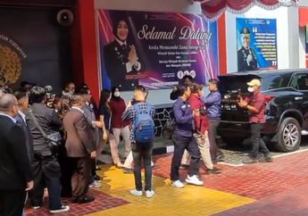 BREAKING NEWS Jessica Kumala Wongso Resmi Bebas, Keluar Lapas Pakai Outfit Simpel Tapi Stylish