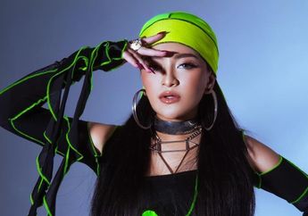 Tampilan Fierce Girl Crush ala Nathalie Holscher Saat Pemotretan, Kenakan Outfit Menyala Hijau Neon!