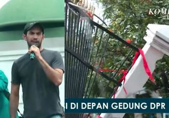 Reza Rahadian Turun Gunung, Aksi Masa Tolak Revisi UU Pilkada Berhasil Robohkan Pagar Gedung DPR