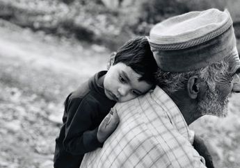 5 Arti Mimpi Bertemu Kakek yang Sudah Meninggal, Ada Pesan Tersembunyi, Bisa Jadi Lambangkan Peringatan Bahaya!