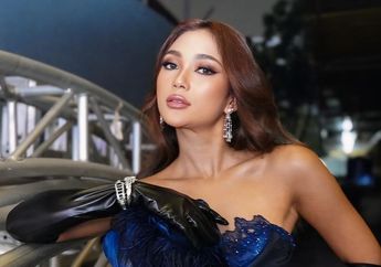 Marion Jola Tampil Menawan di Acara Ultah Televisi, Berbalut Tube Top Rancangan Desainer