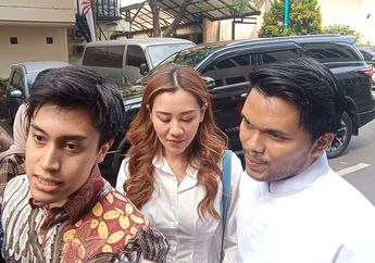 Thariq Halilintar dan Aaliyah Massaid Kompak Pakai Baju Putih Saat Penuhi Panggilan Polda Metro Jaya