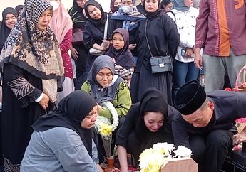 Meninggal Dunia, Anak Assyifa Nuraini Dimakamkan di Sebelah Kuburan Adik Ayu Ting Ting