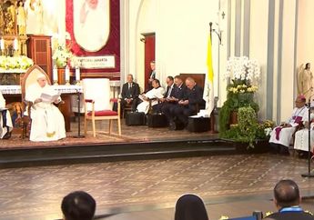 Paus Fransiskus Kunjungi Gereja Katedral Jakarta, Umat Katolik Berebut Cium Tangan Sang Pemimpin Tertinggi Gereja Katolik