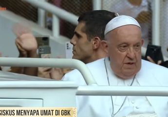 Paus Fransiskus Tiba di GBK Disambut Puluhan Ribu Umat Katolik dari Seluruh Indonesia