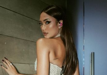 Gaya Marion Jola Berbalut Dress Mini Bling-bling Saat Manggung, Netizen Auto Terpukau!