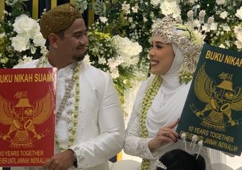 Agak Laen, Fitri Tropica Rayakan Anniversary ke-10 Berkonsep Wedding, Suami Kaget Tiba-tiba Jadi Manten