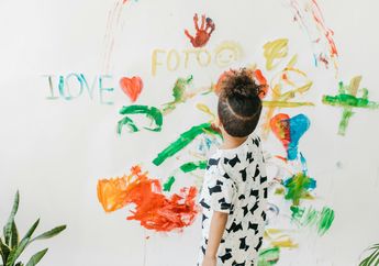 Jangan Buru-buru Cat Ulang, Begini 5 Cara Hilangkan Coretan di Dinding dengan Efektif dan Bahan Murah Meriah