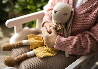 7 Arti Mimpi Boneka, Tanda Ada Luka Masa Kecil yang Belum Pulih?