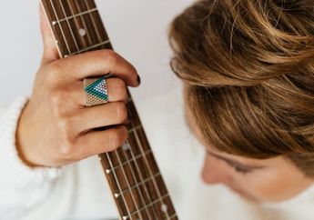 3 Shio yang Hobi Mendengarkan Lagu Indie, Jiwanya Lembut dan Punya Rasa Seni yang Kuat