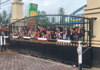 Terkuak, Inilah Tampang Pembunuh Gadis Penjual Gorengan, Warga Ikut Emosi Geruduk Polres Padang Pariaman