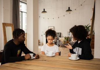 5 Arti Mimpi Melawan Ibu Sendiri, Ada Konflik Batin hingga Rasa Bersalah yang Dipendam