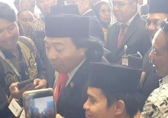 Kocak! Komeng Ngaku Ngantuk saat Dilantik Jadi Anggota DPD RI, Tak Biasa Duduk Anteng: Rasanya..