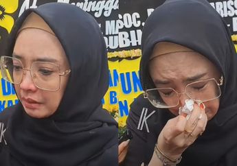 Tangis Inggrid Kansil saat Datang ke Rumah Duka Marissa Haque, Syok Sahabatnya Mendadak Tiada: Saya Masih Nggak Percaya
