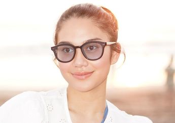 Tak Ditemani Arhan, Azizah Salsha Tampil Kenakan Kebaya Biru dan Heels Branded di Pelantikan Sang Ayah