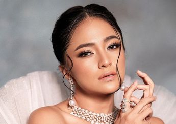 Sampai Dikira Foto Prewed, Marshanda Tampil Menawan bak Pengantin Saat Pemotretan