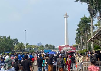 Hiburan Gratis, Ini Antusias Warga Lihat HUT TNI di Monas!