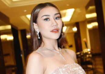 Dipuji Layak Jadi Model Internasional, Potret Aaliyah Massaid Kenakan Gaun Panjang Berkilau Jadi Sorotan