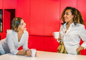 4 Lawan Bicara yang Cocok dengan Libra, Bisa Jadi Pendengar yang Baik sampai Setara saat Debat!