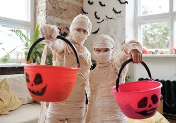7 Tips Bikin Kostum Mumi untuk Pesta Halloween, Gunakan Bahan Rumahan Ini untuk Memberikan Efek Kain Tua dan Usang
