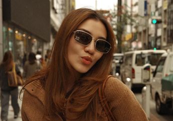 Kondangan Bareng Suami, Aaliyah Massaid Tampil Santun Sambil Tenteng Tas Chanel Ratusan Juta