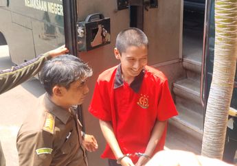 Tersenyum Lebar, Armor Toreador Tiba di Pengadilan Negeri Cibinong untuk Sidang Kasus KDRT