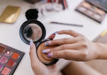 6 Tips Membersihkan Puff Bedak Agar Tetap Higienis, Ternyata Cukup Pakai Bahan Dapur Ini loh!