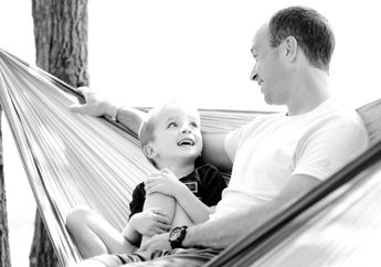 4 Arti Mimpi Ketemu Orang Tua yang Sudah Meninggal, Tak Cuma Rindu tapi Ada Rasa Sesal yang Tertinggal